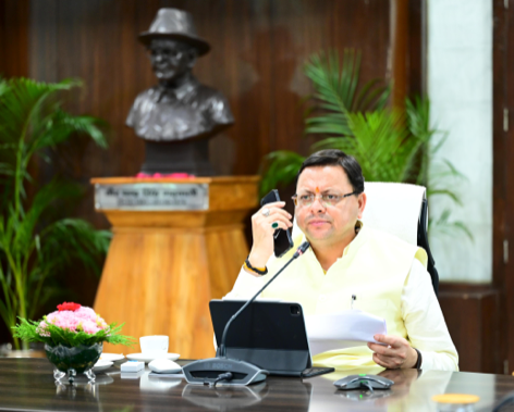 मुख्यमंत्री श्री पुष्कर सिंह धामी ने गुरूवार को सचिवालय में सी.एम हेल्पलाईन1905 की समीक्षा करते हुए अधिकारियों को निर्देश दिये कि जन समस्याओं के त्वरित समाधान के लिए सचिव एवं विभागाध्यक्ष सी.एम हेल्पलाईन की नियमित समीक्षा करें।